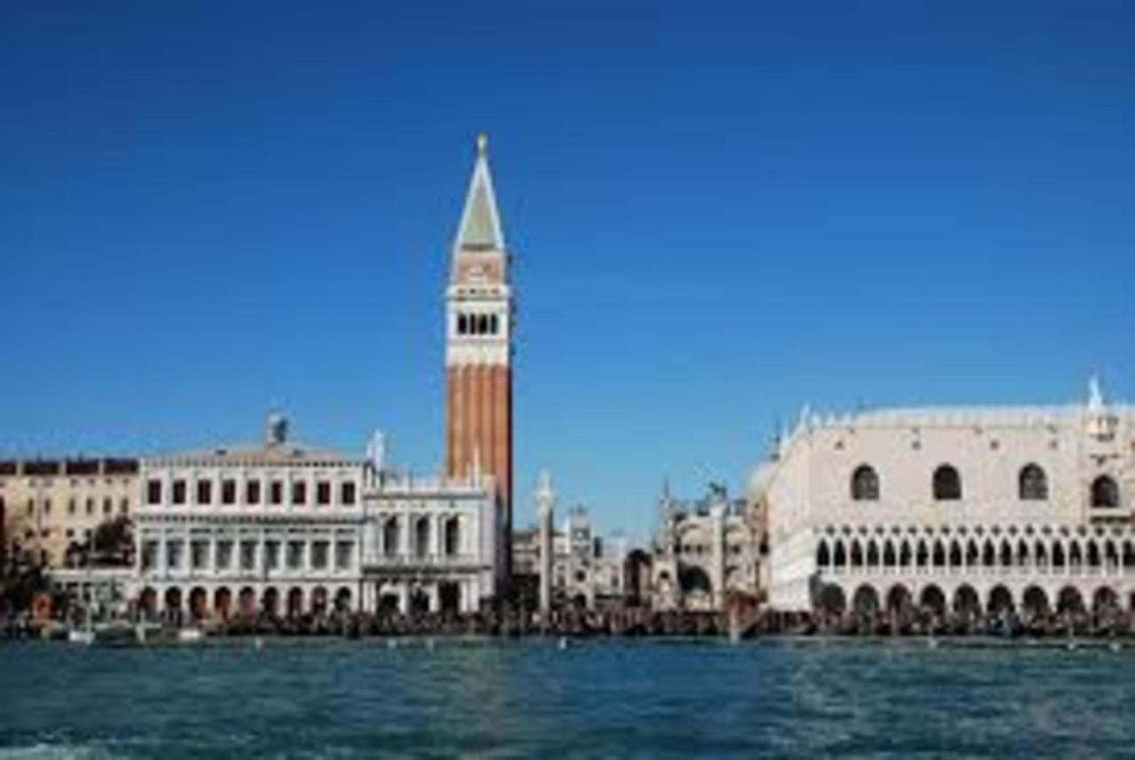 Residenza Leon D'Oro Apartment Venesia Bagian luar foto